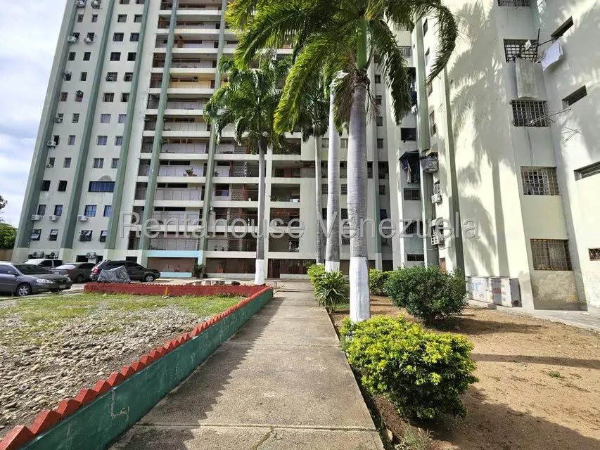 Apartamento (1 Nivel) en Alquiler en Zona Oeste, Lara - 2