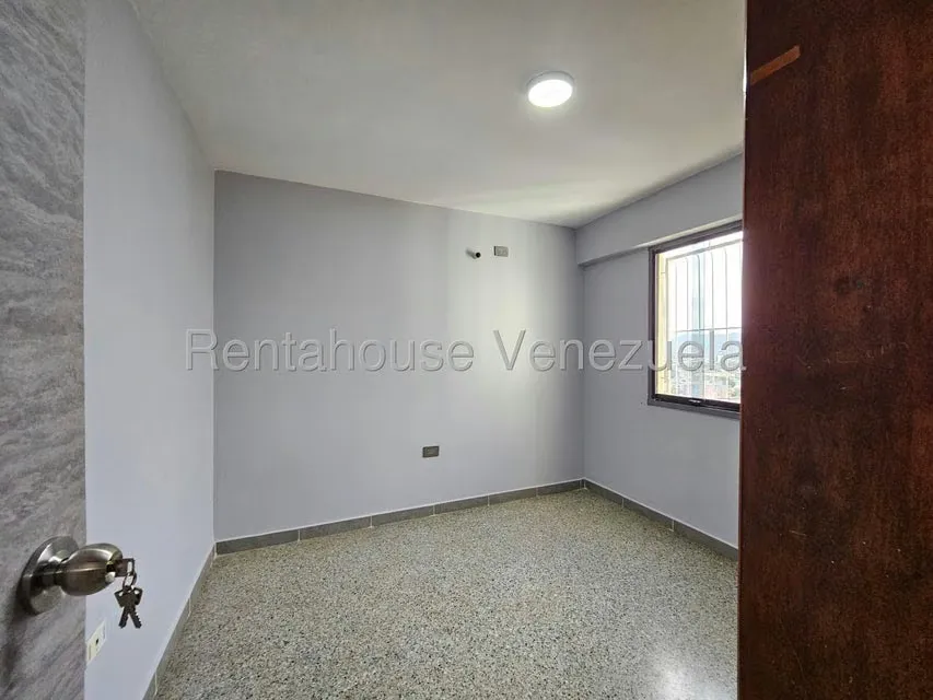 Apartamento (1 Nivel) en Alquiler en Zona Oeste, Lara - 26