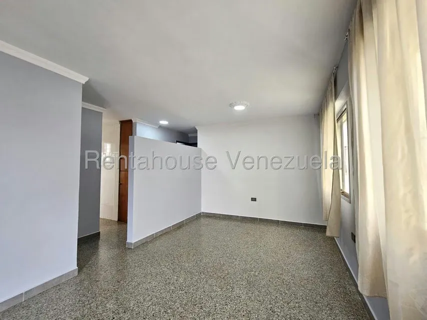 Apartamento (1 Nivel) en Alquiler en Zona Oeste, Lara - 6