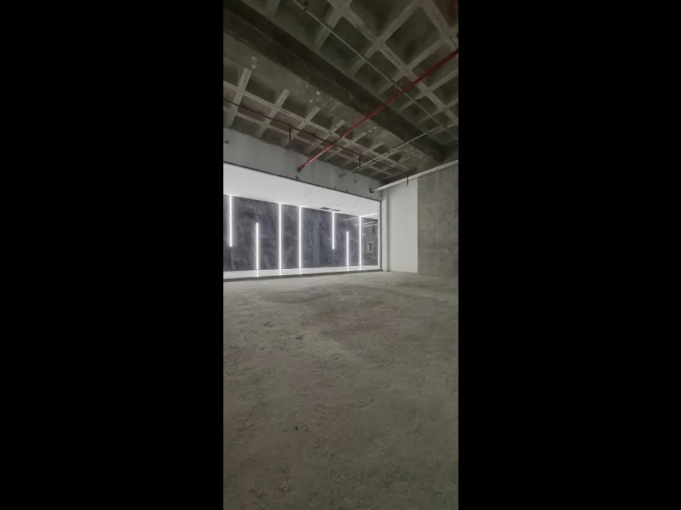 Venta Local Comercial en el Centro Empresarial Esmeralda Bella - 7