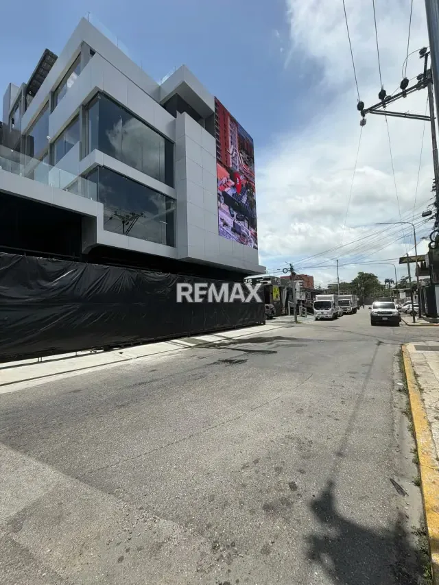 Terreno en Venta en el Corazón Comercial del Este de Barquisimeto en Urbanización Nueva Segovia cerca del C.C. Churún Merú - 2