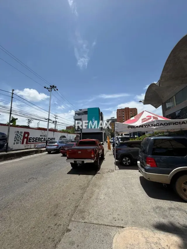 Terreno en Venta en el Corazón Comercial del Este de Barquisimeto en Urbanización Nueva Segovia cerca del C.C. Churún Merú - 3