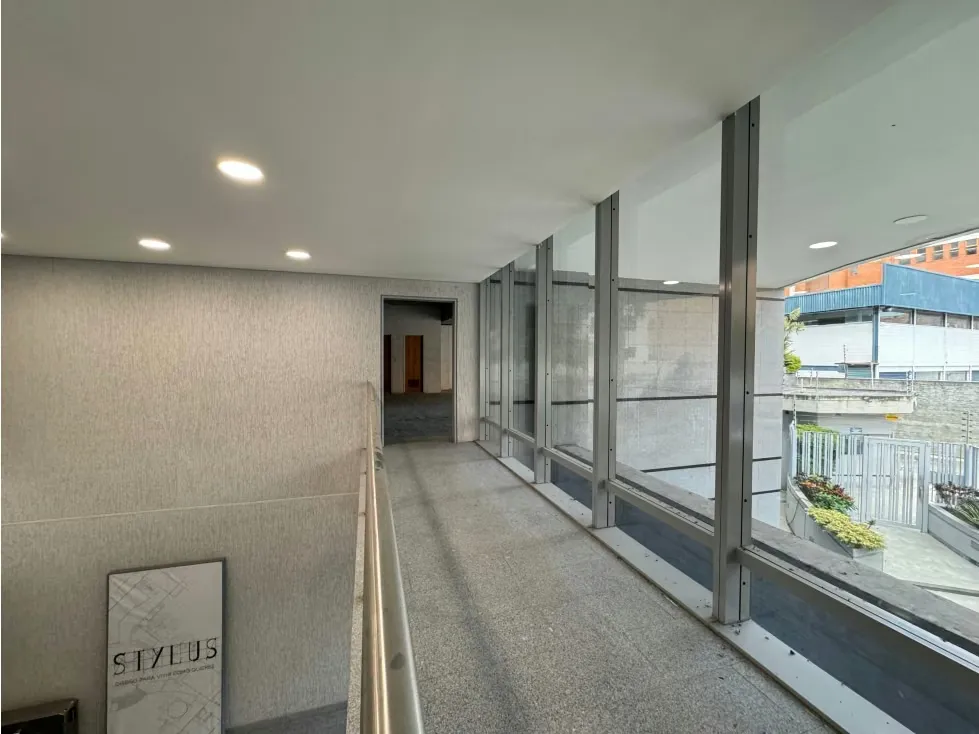 Oficinas /Local comercial semindustrial a estrenar en Boleíta - 6