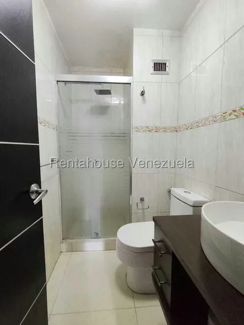 Apartamento (1 Nivel) en Venta en Los Dos Caminos, Distrito Metropolitano - 8