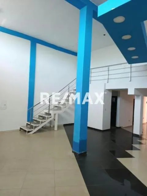 Local en Venta, Av. Ollarvides, Puerta Maraven. - 2