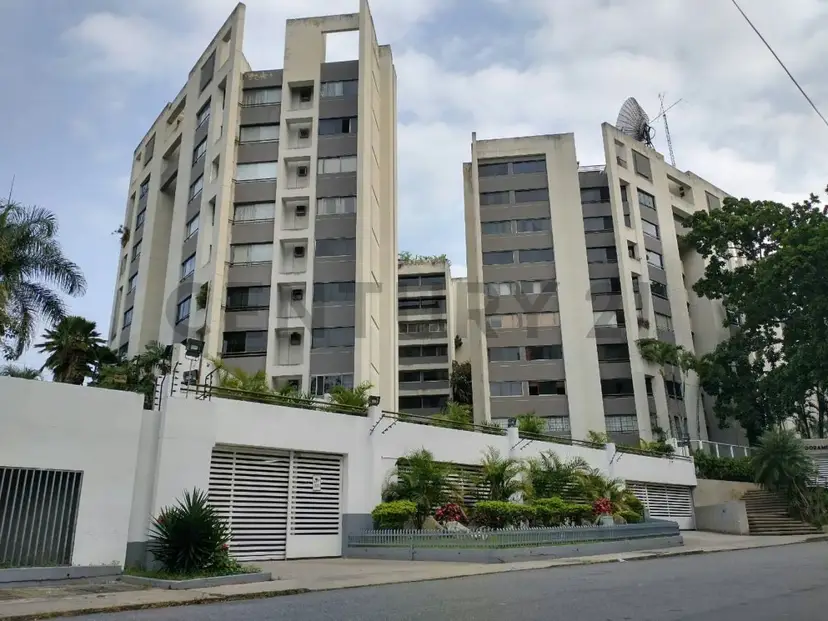 APARTAMENTO EN ALQUILER, URB. LOS CHORROS
