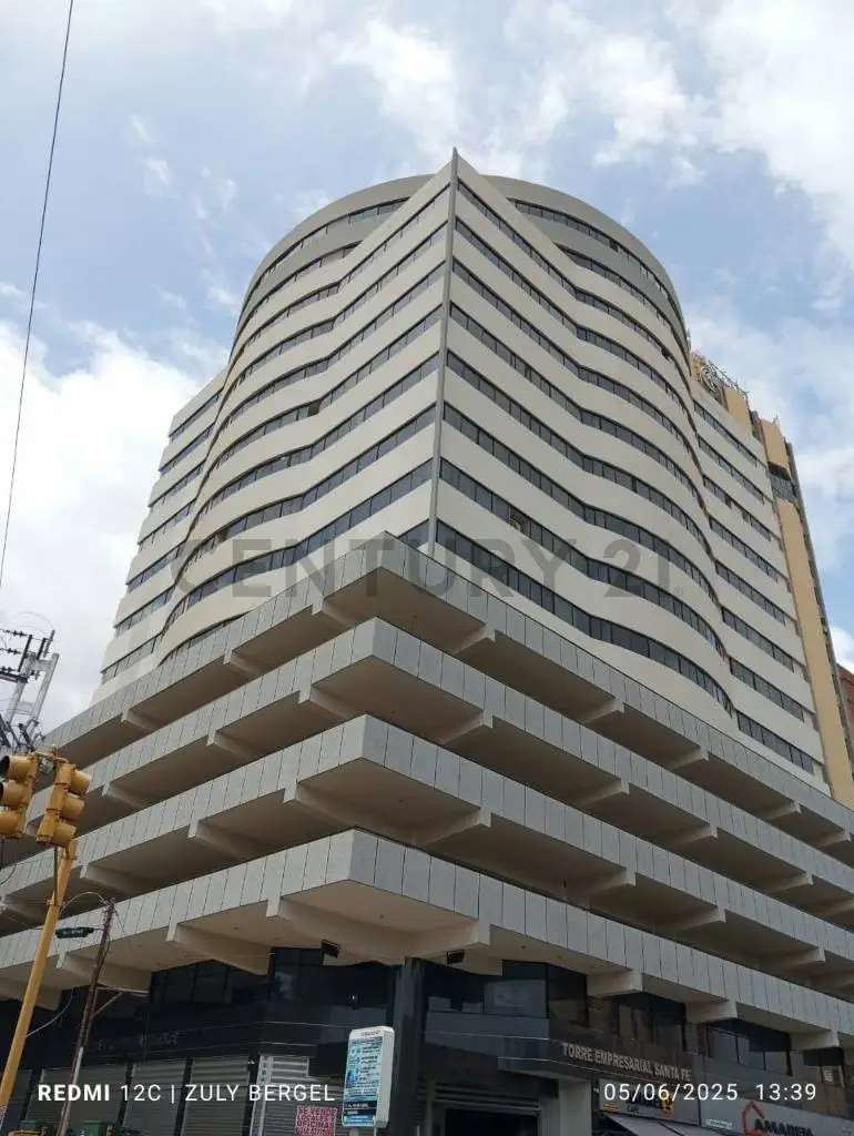Oficina En Alquiler En C. C. y Empresarial Torre Santa Fe Urb. Calicanto Maracay