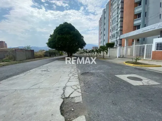 TERRENO A POCOS METROS DEL SAMBIL