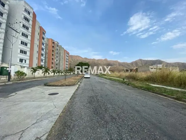 TERRENO A POCOS METROS DEL SAMBIL - 4