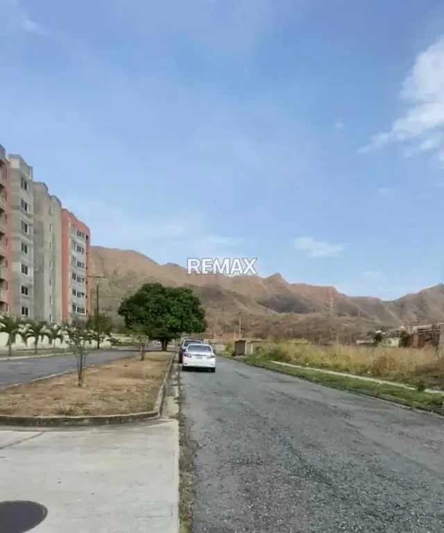 TERRENO A POCOS METROS DEL SAMBIL - 6