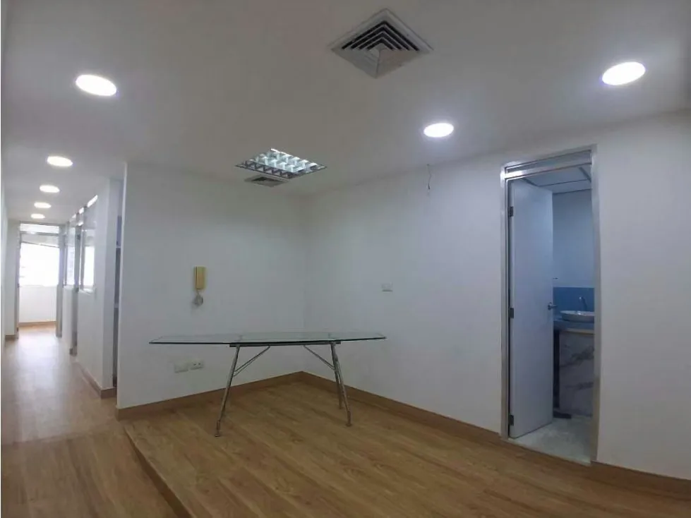 OFICINA EN SABANA GRANDE EN VENTA 50m2 - 2