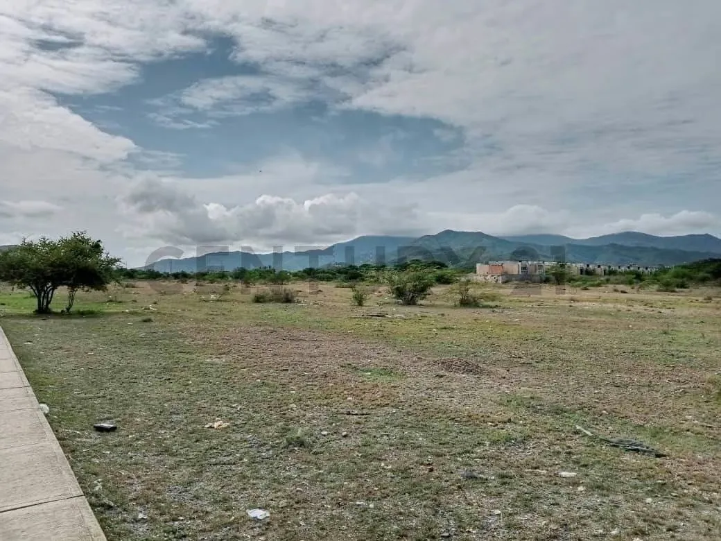 Terreno para proyecto av. Bicentenario - 3