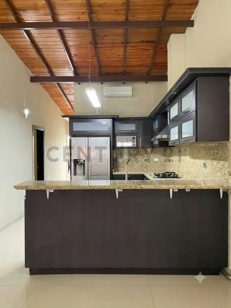 Casa en Venta con Piscina Urbanización Agua Clara - 3