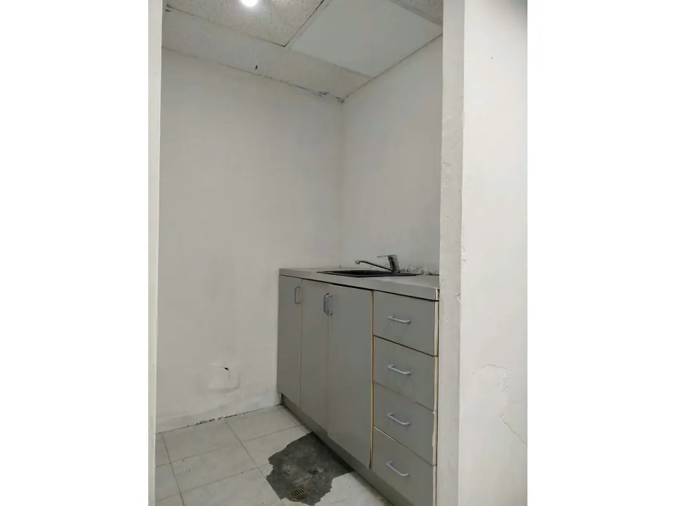 Amplio y Estratégico LOCAL 380m2 en dos niveles. La Urbina - 12
