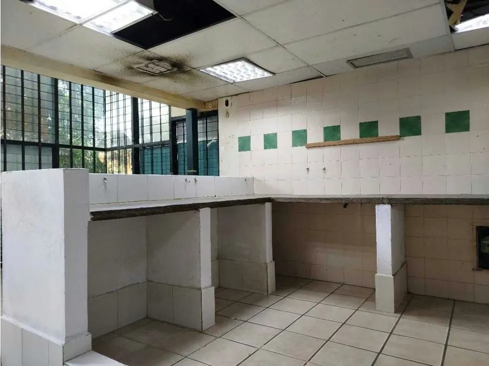 Amplio y Estratégico LOCAL 380m2 en dos niveles. La Urbina - 18