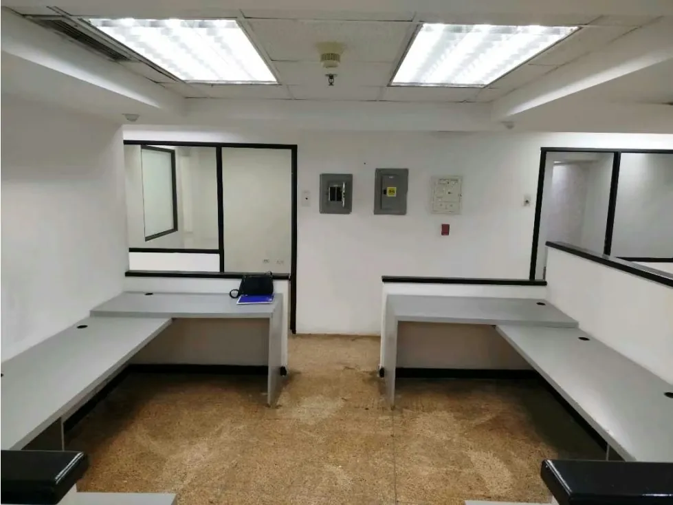Amplio y Estratégico LOCAL 380m2 en dos niveles. La Urbina - 31
