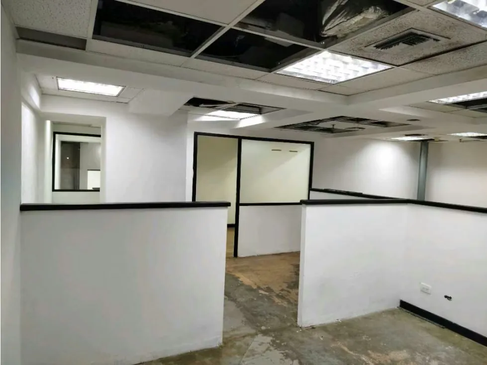 Amplio y Estratégico LOCAL 380m2 en dos niveles. La Urbina - 37
