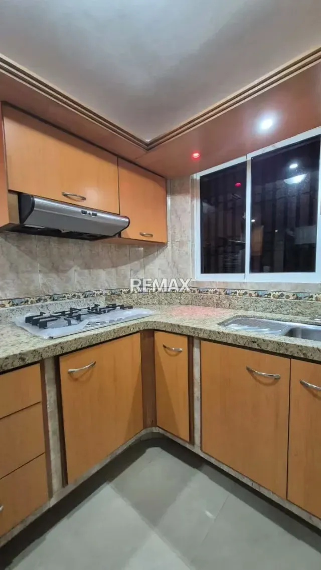 VENDE APTO EN URB. LA PAZ - 3