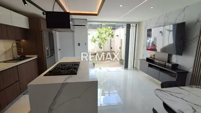 Venta de Moderno de Townhouse 100% Amoblado en El Rincón, Naguanagua - 7