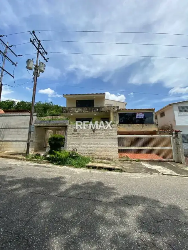 EN VENTA CASA EN LA URB. EL BOSQUE VALENCIA