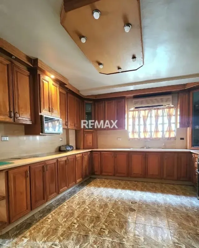 SE VENDE TOWN HOUSE EN AV. ANDRÉS ELOY BLANCO, LAS AVENIDAS. - 2
