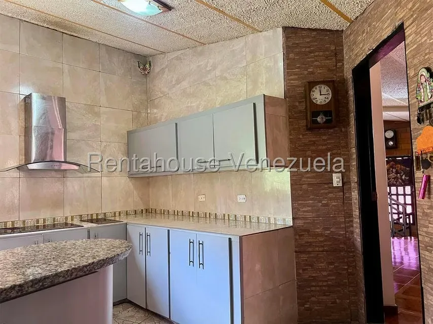 Casa (Multipes Niveles) en Venta en Colinas de Carrizal, Miranda - 14