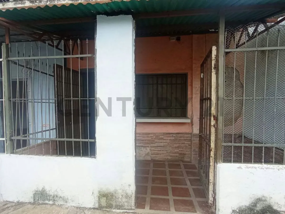 SE VENDE Casa comercial Barrio central ,calle silva - 2