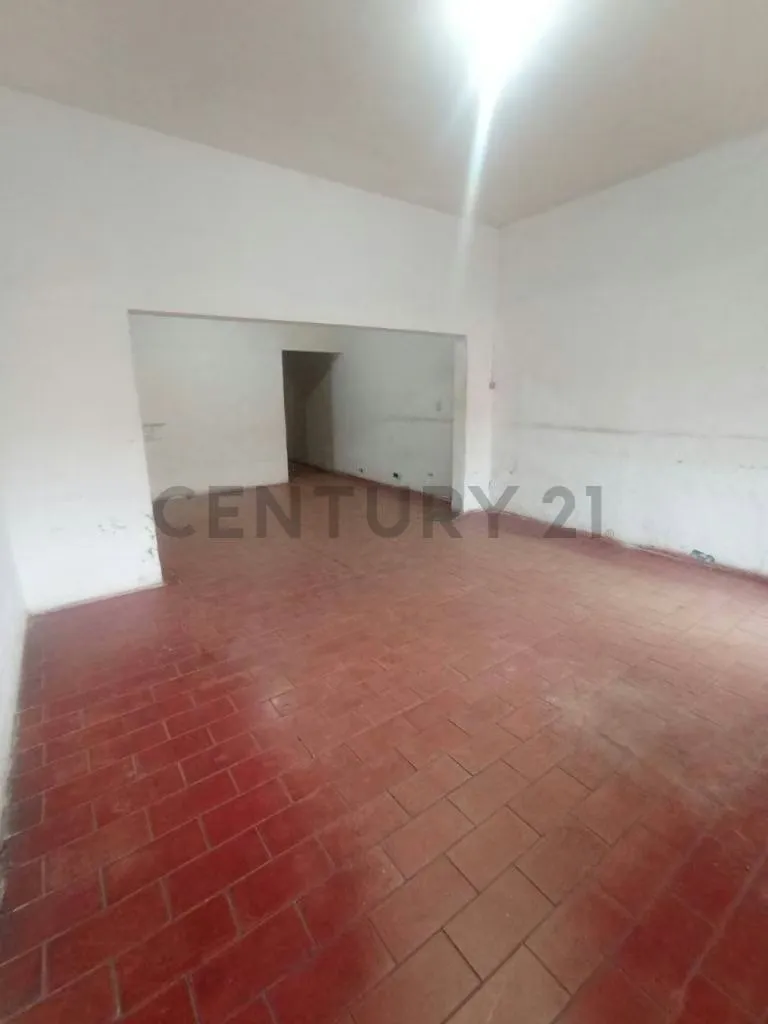 SE VENDE Casa comercial Barrio central ,calle silva - 4