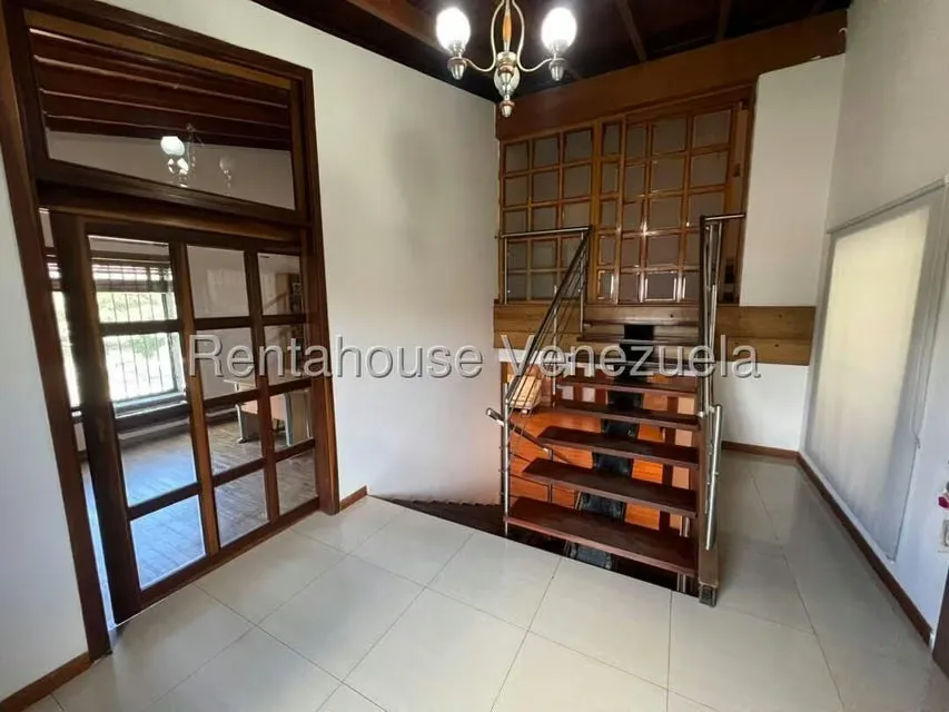 Casa (Multipes Niveles) en Venta en Cumbres de Curumo, Distrito Metropolitano - 2