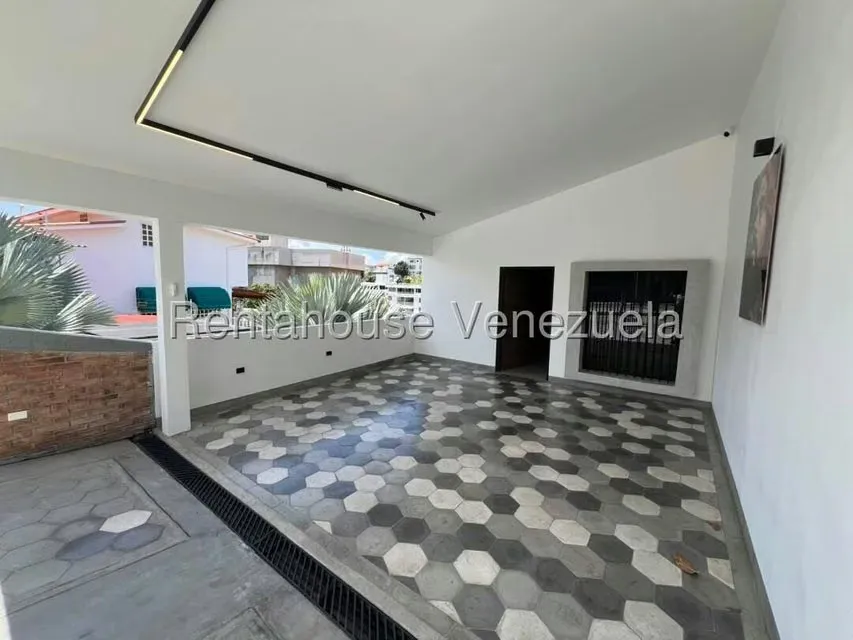 Casa (Multipes Niveles) en Venta en Cumbres de Curumo, Distrito Metropolitano - 101