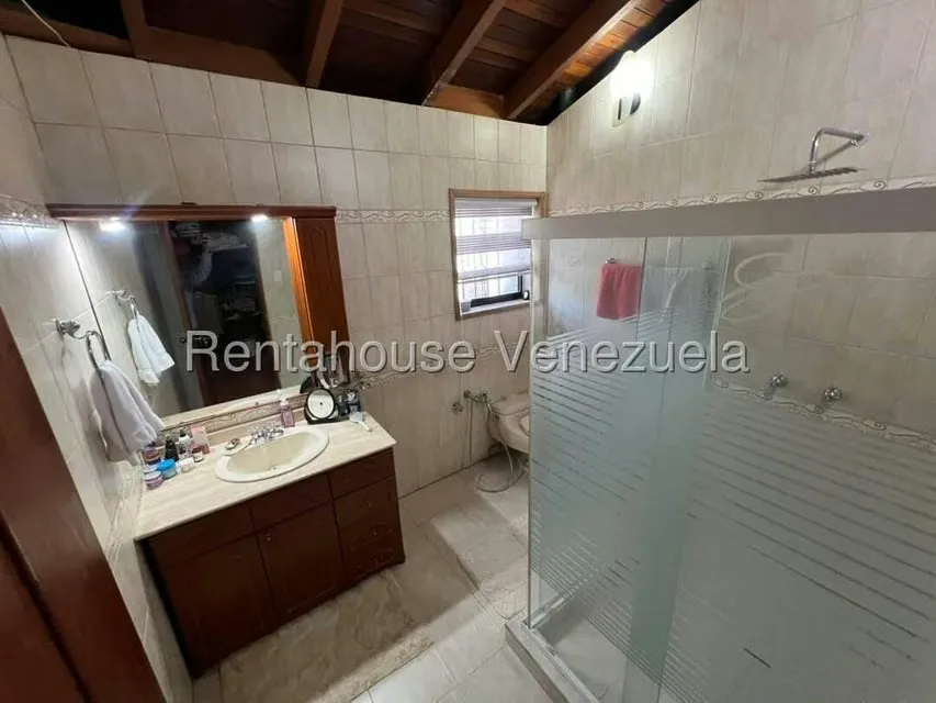 Casa (Multipes Niveles) en Venta en Cumbres de Curumo, Distrito Metropolitano - 17
