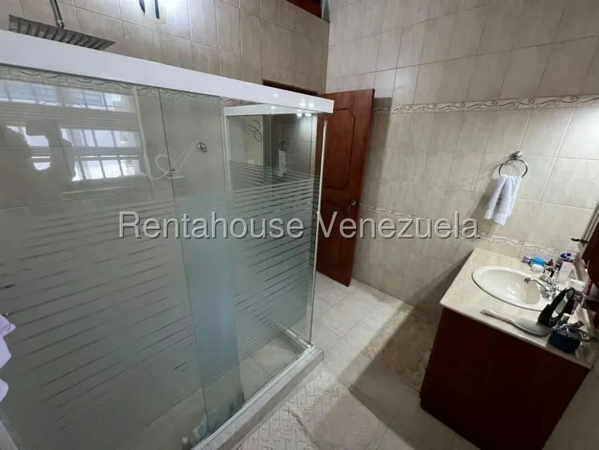 Casa (Multipes Niveles) en Venta en Cumbres de Curumo, Distrito Metropolitano - 18