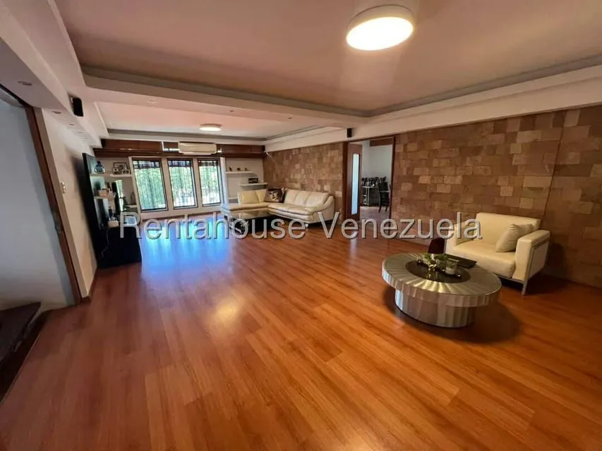 Casa (Multipes Niveles) en Venta en Cumbres de Curumo, Distrito Metropolitano - 26