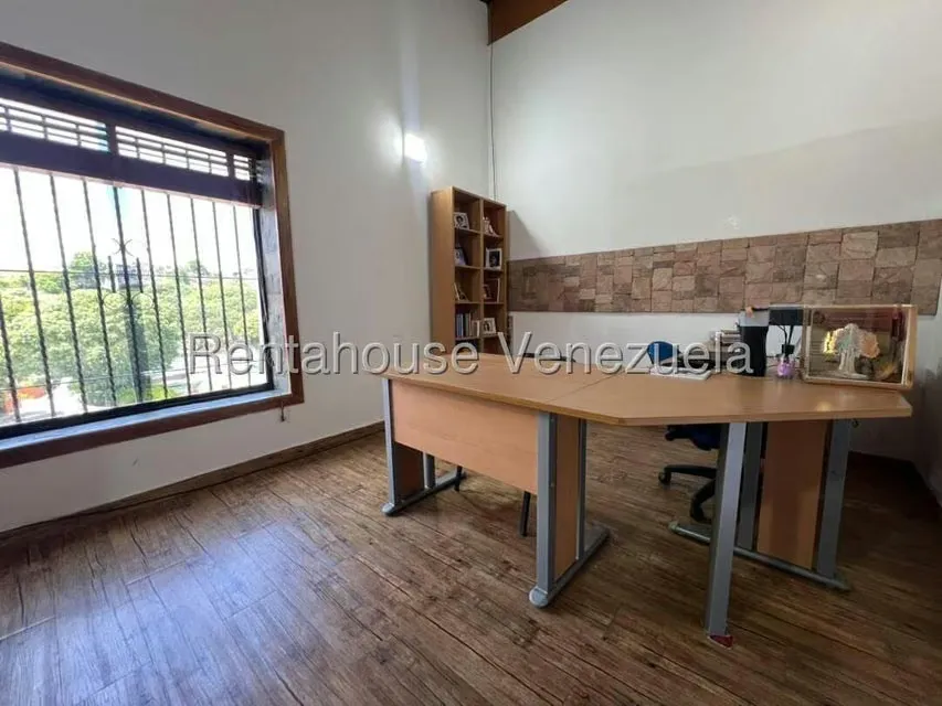 Casa (Multipes Niveles) en Venta en Cumbres de Curumo, Distrito Metropolitano - 4