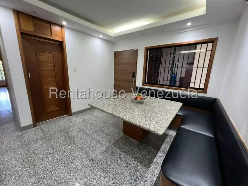 Casa (Multipes Niveles) en Venta en Cumbres de Curumo, Distrito Metropolitano - 33