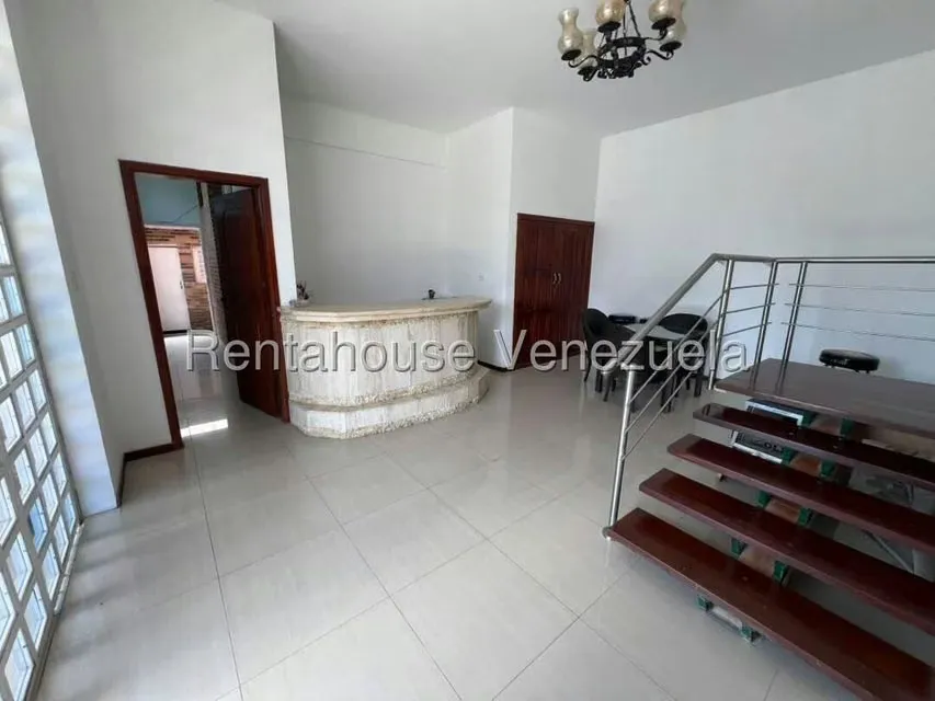 Casa (Multipes Niveles) en Venta en Cumbres de Curumo, Distrito Metropolitano - 59