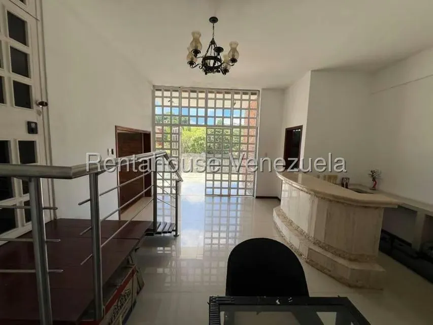 Casa (Multipes Niveles) en Venta en Cumbres de Curumo, Distrito Metropolitano - 60