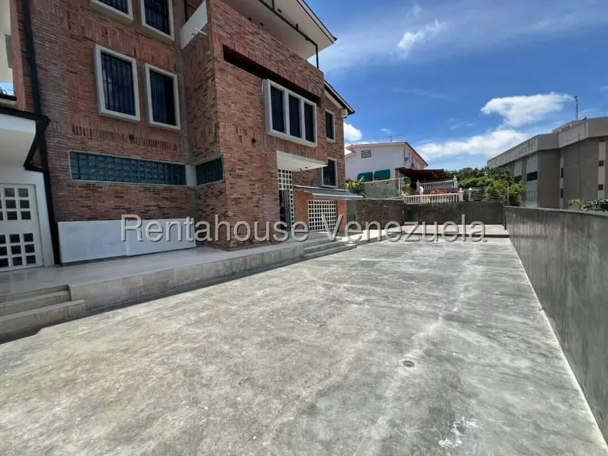 Casa (Multipes Niveles) en Venta en Cumbres de Curumo, Distrito Metropolitano - 63