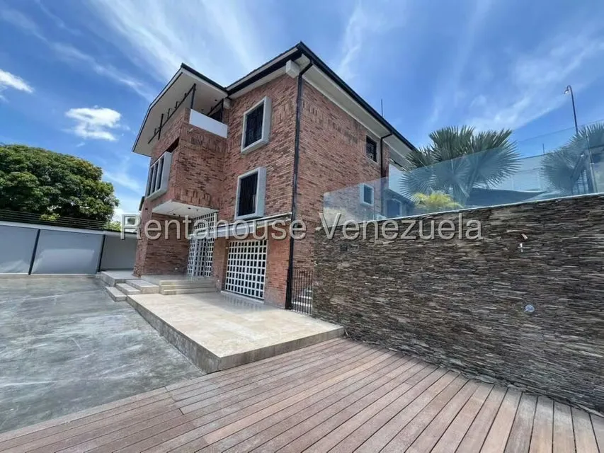 Casa (Multipes Niveles) en Venta en Cumbres de Curumo, Distrito Metropolitano - 68