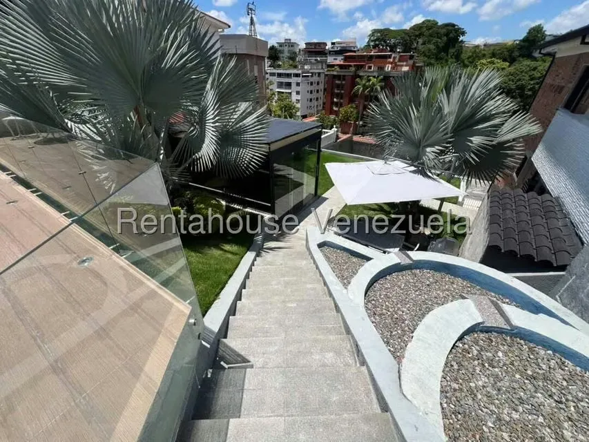 Casa (Multipes Niveles) en Venta en Cumbres de Curumo, Distrito Metropolitano - 86