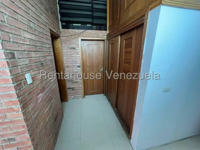 Casa (Multipes Niveles) en Venta en Cumbres de Curumo, Distrito Metropolitano - 91