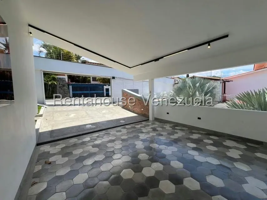 Casa (Multipes Niveles) en Venta en Cumbres de Curumo, Distrito Metropolitano - 99
