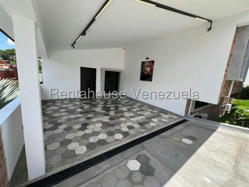Casa (Multipes Niveles) en Venta en Cumbres de Curumo, Distrito Metropolitano - 100