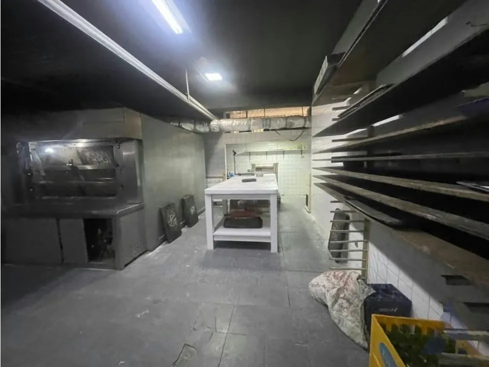 Vendo local comercial 200m2 La Urbina 8168 - 32