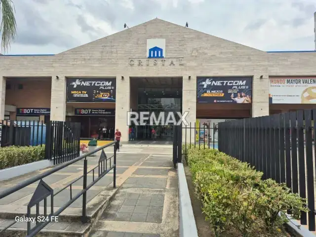 EN VENTA LOCAL COMERCIAL EN C.C CRISTAL NAGUANAGUA