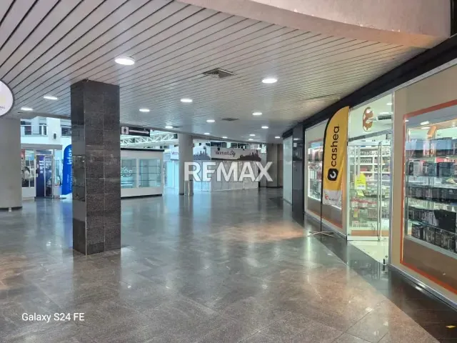 EN VENTA LOCAL COMERCIAL EN C.C CRISTAL NAGUANAGUA - 11