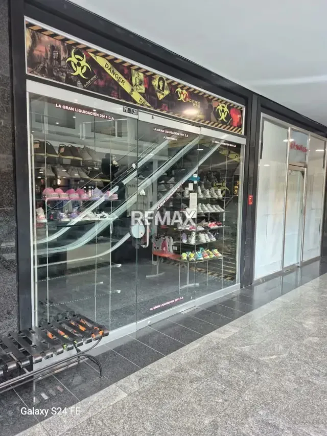 EN VENTA LOCAL COMERCIAL EN C.C CRISTAL NAGUANAGUA - 12
