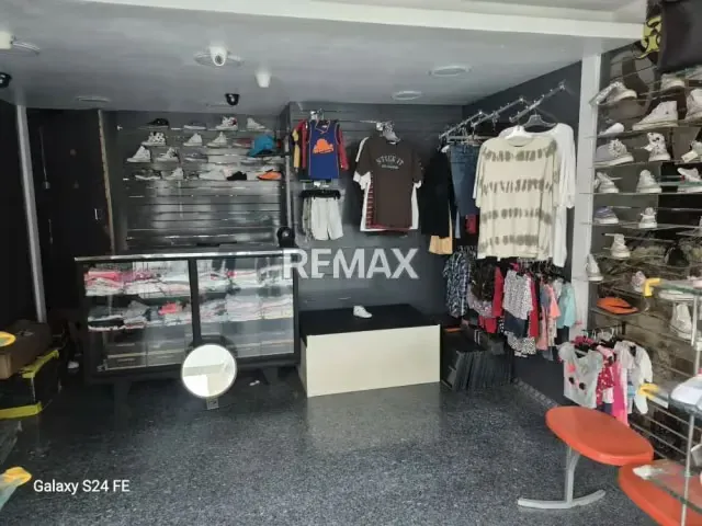 EN VENTA LOCAL COMERCIAL EN C.C CRISTAL NAGUANAGUA - 13