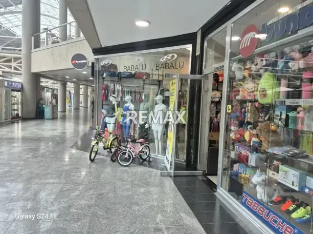 EN VENTA LOCAL COMERCIAL EN C.C CRISTAL NAGUANAGUA - 14