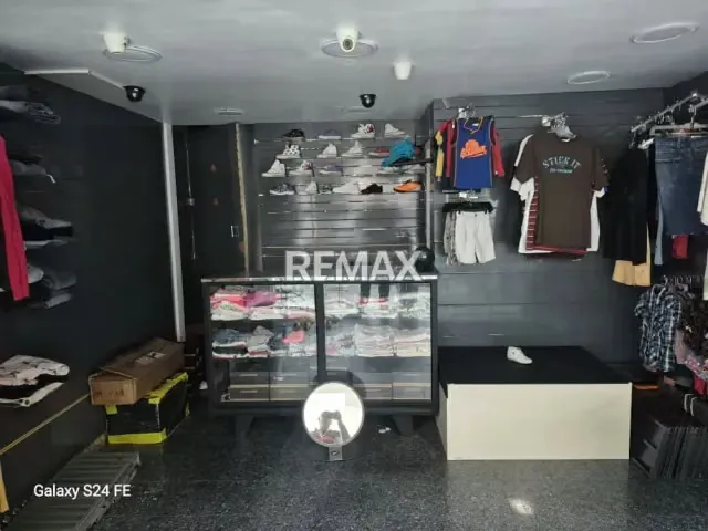 EN VENTA LOCAL COMERCIAL EN C.C CRISTAL NAGUANAGUA - 4